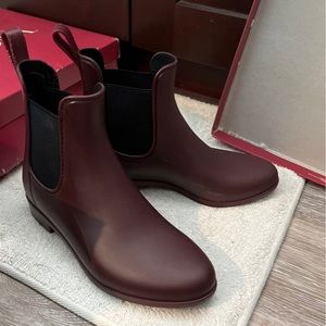 Burgundy rain boots ankle length size 6. never worn.
